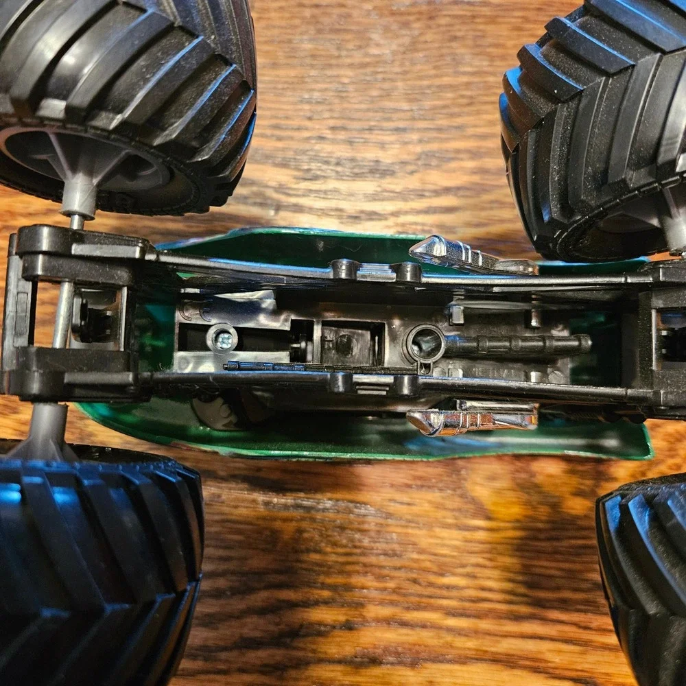 Monster Jam Dragon Monster Truck 1:24 Scale Green Die-Cast Vehicle‎ BKT Tires